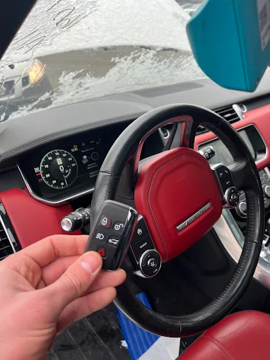 Car Locksmith Pittsburgh – LocKey Locksmith unlocking vehicle door